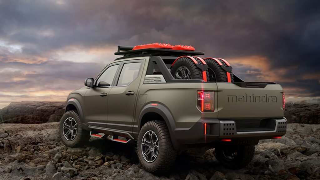 Mahindra Global Pik Up Look